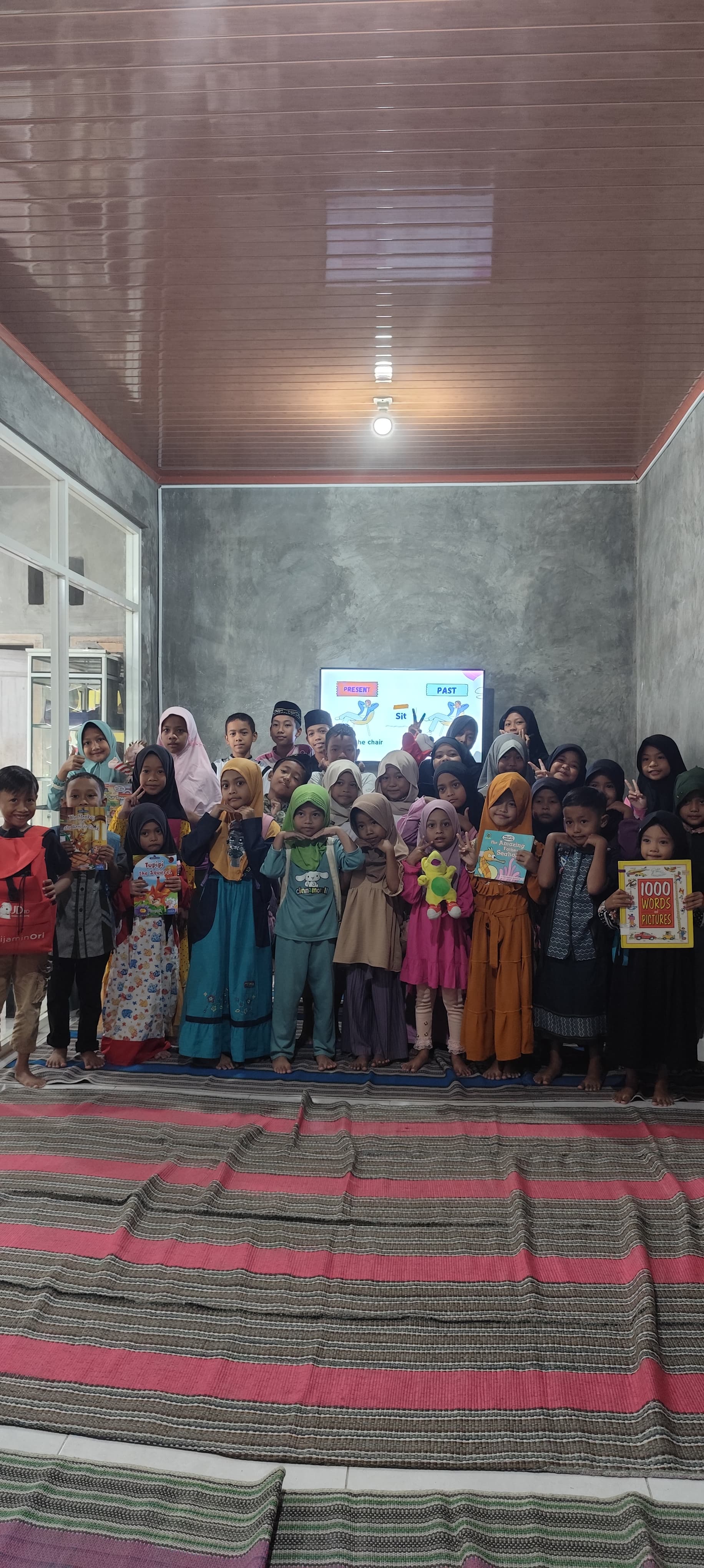 ENGLISH FOR COMMUNITY - Image 1