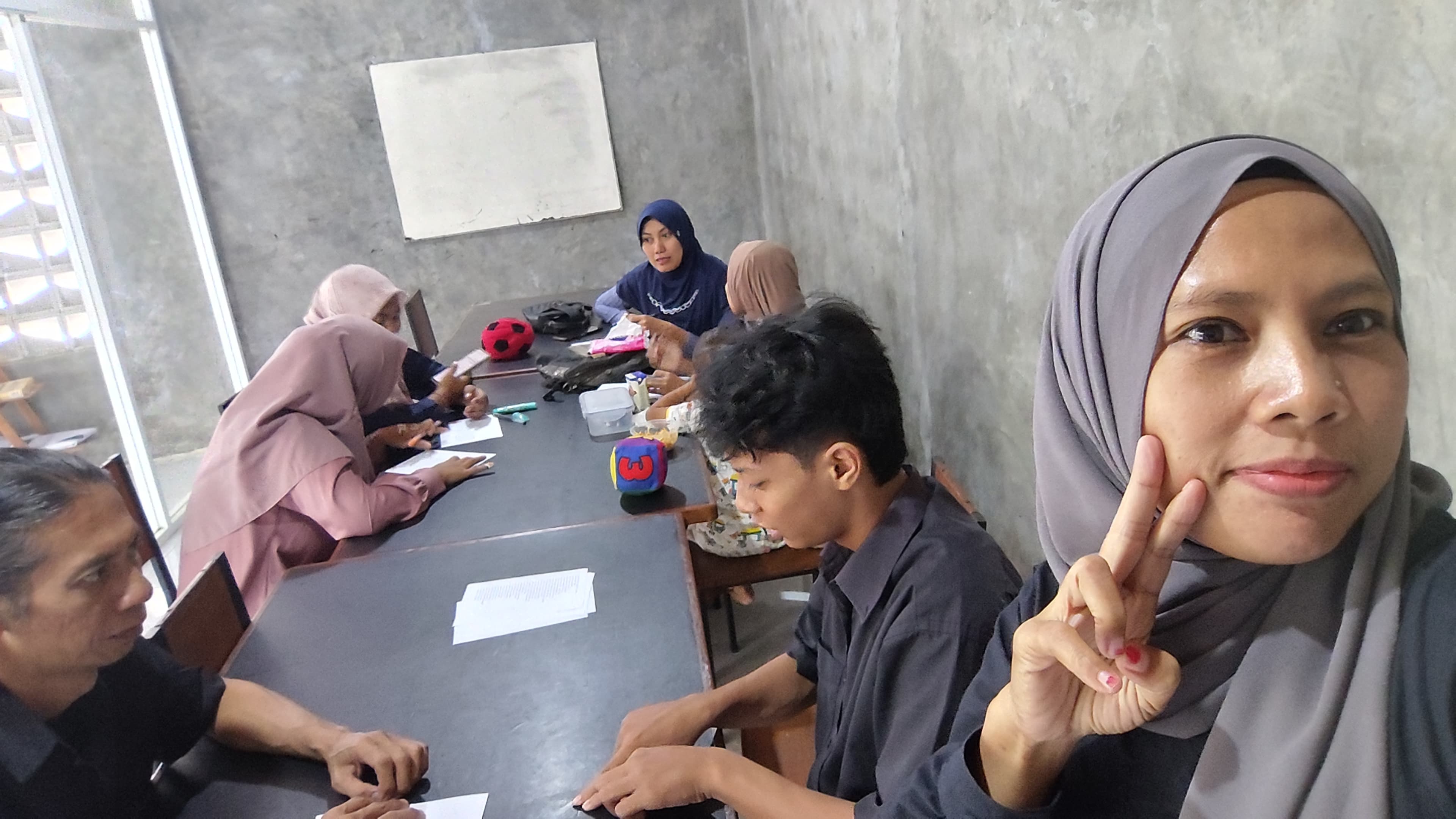 ENGLISH FOR COMMUNITY - Image 2