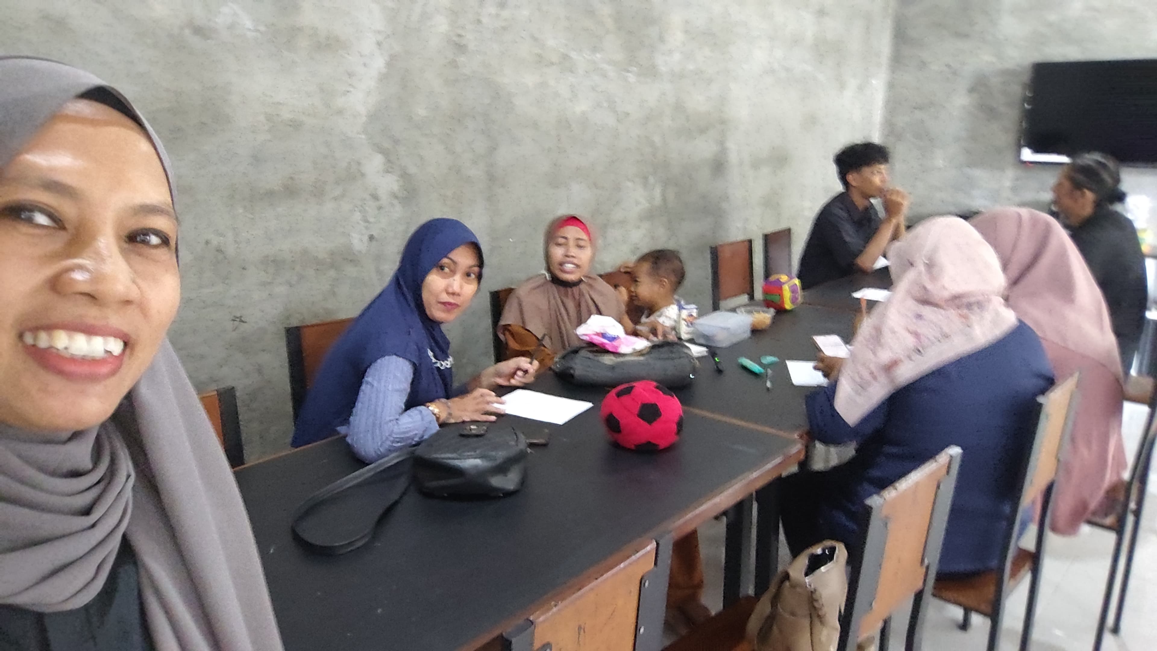 ENGLISH FOR COMMUNITY - Image 3